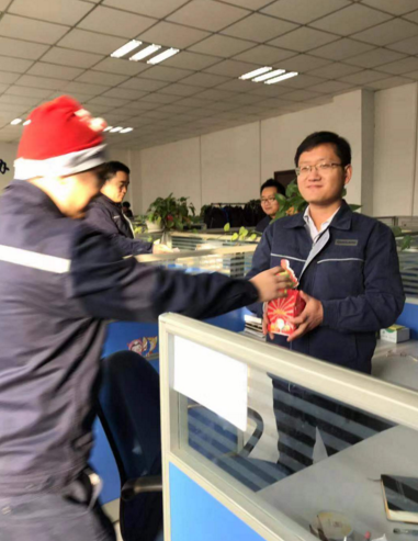 公司举办“迎元旦，送平安”活动