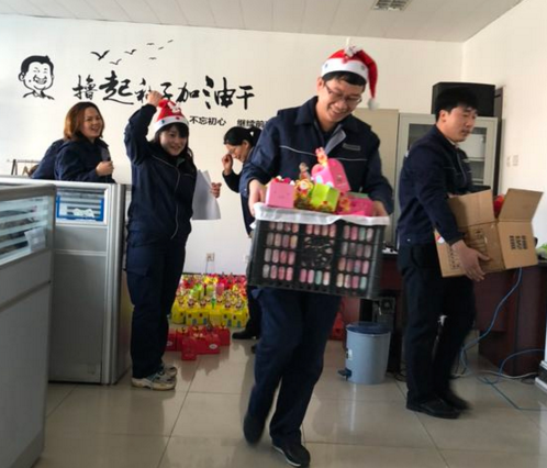 公司举办“迎元旦，送平安”活动