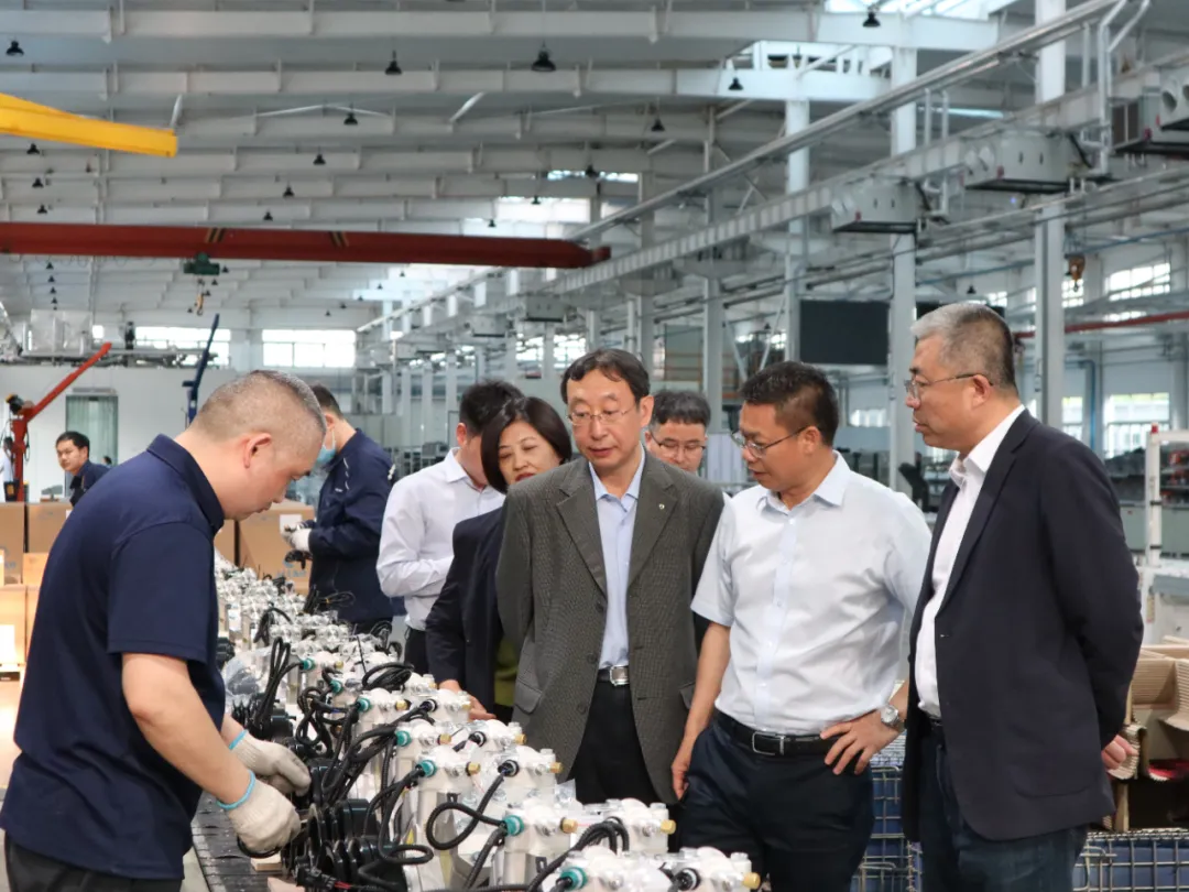 科林动态 | 中国汽车工业协会热管理分会领导莅临科林空调参观并展开深入研讨