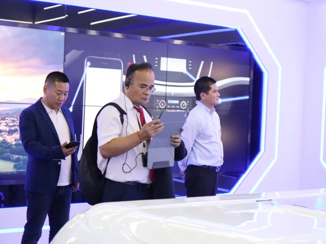 科林动态专题报道：郑州高新区领导及东盟代表团参观科林空调纪实