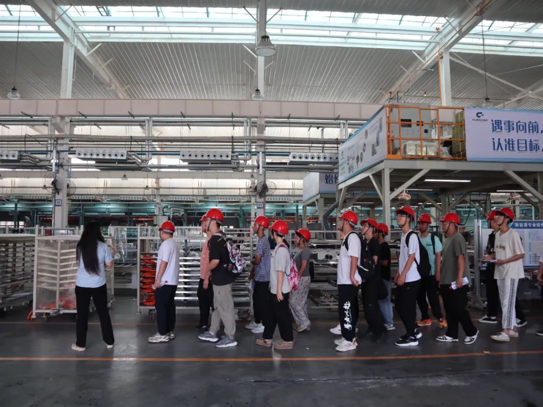 科林动态 | 郑州大学师生团队参访科林空调