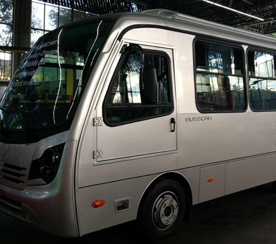 在Busscar巴士上安装传统巴士空调